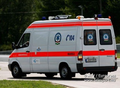 Ma a Sóstói út és Csalóköz sarkán hatalmasat estem a bringámmal. A mentősök ott mentek el mellett, és EZT tették közben