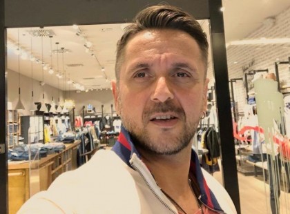 Majka színpadon 10 ezer ember előtt megható dolgot mondott Curtis-ről. Emberséges vagy Majka nagyon!