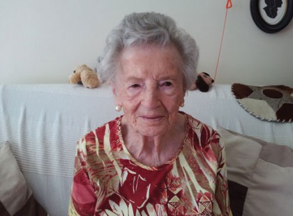 SZERETETT ÉS SAJNOS NAGYBETEG NAGYMAMÁNK MA LETT 80 ÉVES. UGYAN NEM KÉRTE, DE MI SZERETNÉNK MEGMUTATNI, HOGY IDŐS LÉTÉRE MILYEN ÜGYES IS Ő. HA NEKTEK IS TETSZETTEK MUNKÁI, KÜLDJETEK SZÁMÁRA PÁR BÁTORÍTÓ SZÓT, BIZTOS VAGYOK BENNE, HOGY NAGYON JÓL ESNE NEKI! HÁLÁSAN KÖSZÖNJÜK!