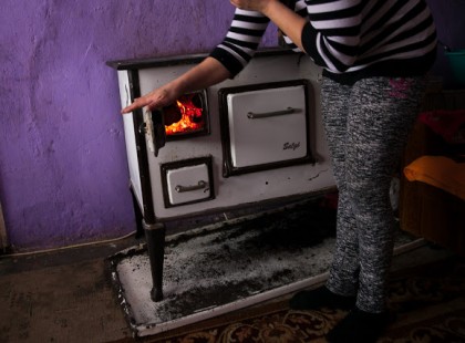 Közeledik a tél, nekünk pedig nincs másunk, csak pár festett ajtólapunk, amivel fűthetünk majd...Amit hol én, hol a férjem kukázott össze..! Egy magyar édesanya őszinte nyílt levele mindenkihez.. Osszátok!