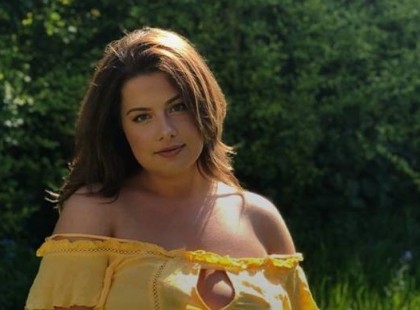 Lányom sírva ünnepelte ma 25.születésnapját, mert kigúnyolják molettsége miatt! Segítsetek felvidítani azzal, hogy megnézitek milyen csodás alkotásai vannak!