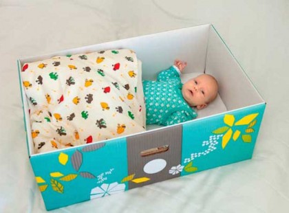 Finnországban egy kartondoboz a babák kiságya, nem is gondolnád miért!