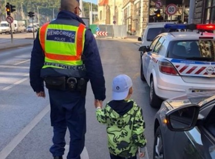 Tegnap balesetet szenvedtünk az 5 éves kisfiammal. Amit EZ a Rendőr tett, az elmondhatatlan, innen üzenünk neki!