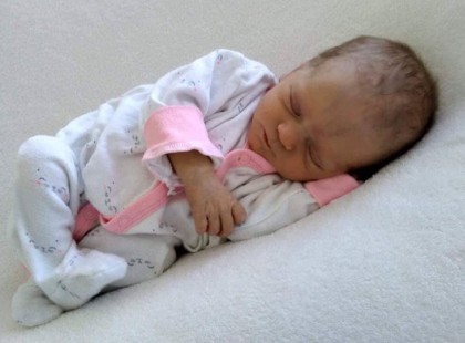 Félárván maradt Hanka baba, akinek az édesanyja a szülés másnapján elhunyt.