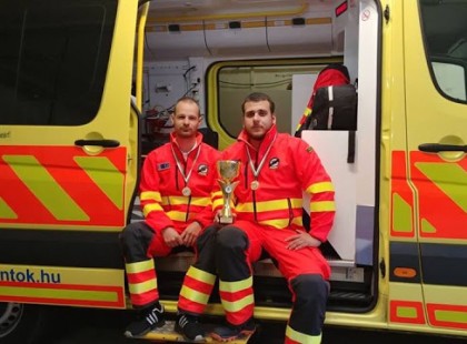 Hány dicsérő szót érdemelnek a mentősök, akik ilyen csodálatos eredményt értek el?