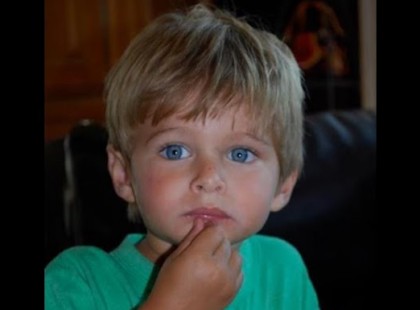 A TEGNAPI NAP MEGPRÓBÁLTÁK A KISFIAMAT EGY KISCICÁVAL ELCSALNI EGY FEKETE FURGONBA. RESZKETVE MONDTA EL EDINA, HOGY MI TÖRTÉNT A FIÁVAL: