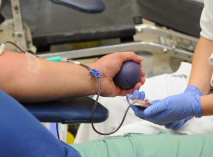 Csak véradásra mentem, de egy kocsmában nem hallani ilyen mocskos beszédet, amit az orvos megengedett magának: