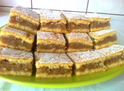 Omlós almás pite, rengeteg almást sütöttünk már de ez csodálatos!