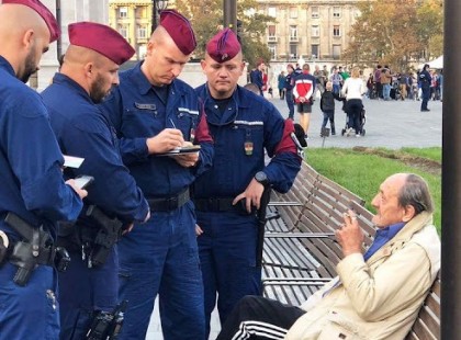 Ledolgozott a bácsi egy egész életet és már ezért is rettegnie kell...