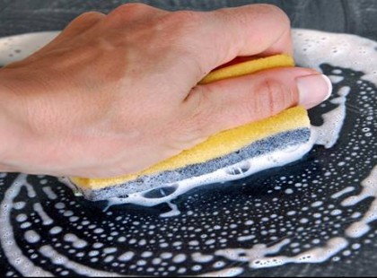 Szódabikarbónát szórt a mikróba! Ezt én is ki fogom próbálni –