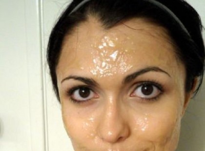 A PROFI KOZMETIKUSOK IS SOKSZOR ALKALMAZZÁK!Ez a 100 forintos házikenőcs minden ráncdat letörli, jó, ha rádismernek majd:)