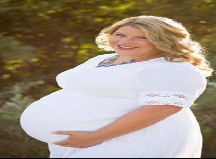 Férje temetésén suttog valamit a férfi fülébe… két hónappal később sokkoló hírt kap a kórházból!