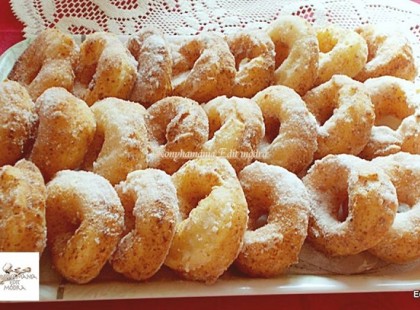 Túrós gyűrűk, nagyon finom, puha a tészta, nem lehet betelni vele!