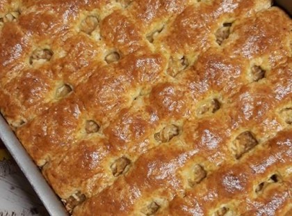 Mesés almás, ha van otthon néhány alma, ezt a sütit könnyen elkészítheted!