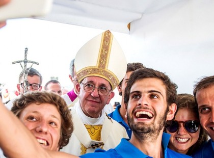 Ferenc pápa: A Ti kezetekben van a jövő és a jelen!