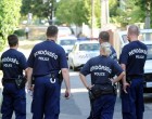 Tragédia: A földön találták meg a 4 hónapos babát a rendőrök, felfoghatatlan, amit az 
