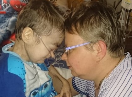 Nagyon rossz állapotban van Ricsike, akiért az egész ország küzd. Édesanyja segítségre szorul!