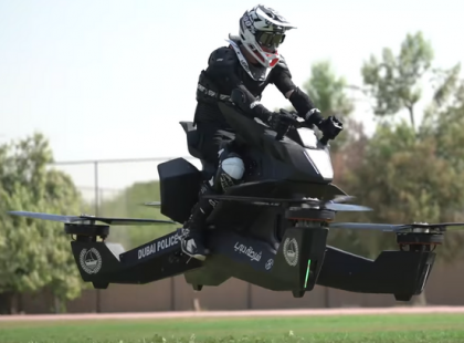 Bemutatta a rendőrség repülő motorjait-Videó