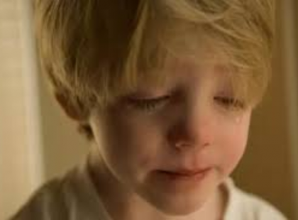 Megrendítő! Ezt tette az apa a kisfiával ...