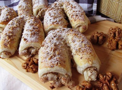 Diós burkifli. Pillanatok alatt összedobtam, ráadásul finomabb lett, mint a bolti változat