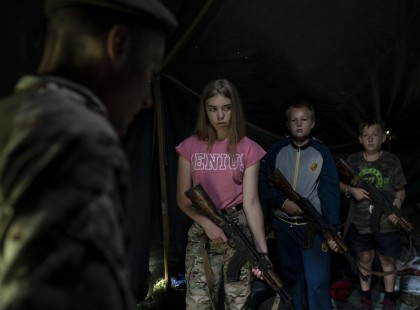 Gyerekkatonákat képeznek ki kárpátalján (videó+képek)