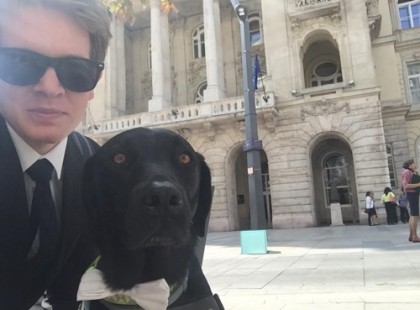 Borzalom! Ezért nem fogadja be senki a látássérült egyetemista fiút: