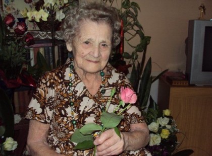 Az én drága Nagymamám nagyon várta dédunokáit, akik hamarosan megszületnek! Sajnos épp a Halottak napján volt a temetése.Nem kérek mást, csupán annyit tekintsétek meg milyen csodás alkotással készült a picik megérkezésére!