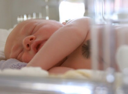 Szívszorító! Ezt tette újszülött egészséges babájával Kecskeméten egy anya: