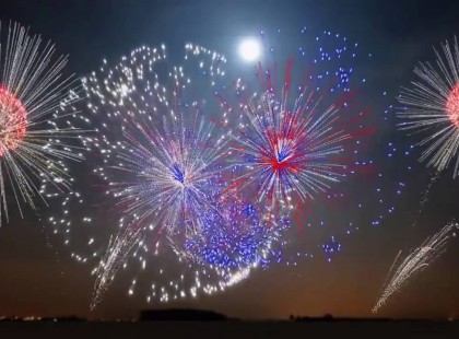 Íme a világ legszebb tűzijátéka:1 perc, 45 másodperc tűzijáték Japánban - Mount Fuji