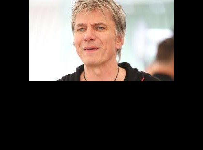 Párja után munkáját is elveszíti Bochkor Gábor.