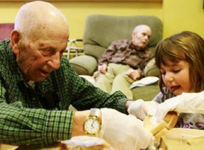 Amerikában elhatározták, hogy ötvözik az idősek otthonát, az óvodákkal! Az eredmények minden várakozást felülmúltak!