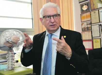 „Az emberi agy nem tűri a zsíros ételeket, az alkoholt és a dohányt!” – az idegsebész most elárulja, hogyan élnek az okos emberek!