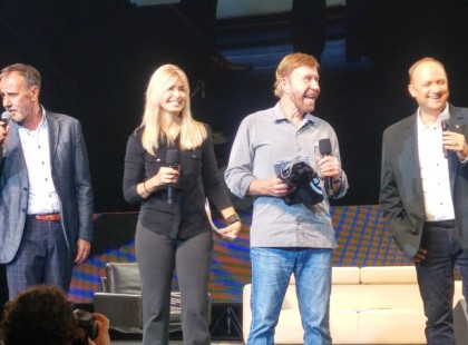 Kilyukadt Chuck Norris szíve, de már meggyógyult