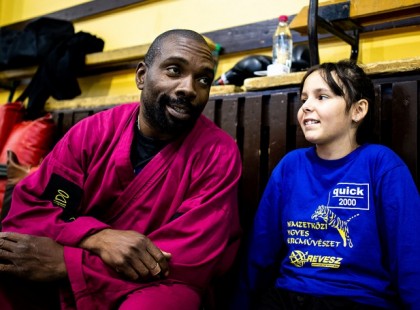 Kongói kick-box mester teremt békét Tiszavasváriban