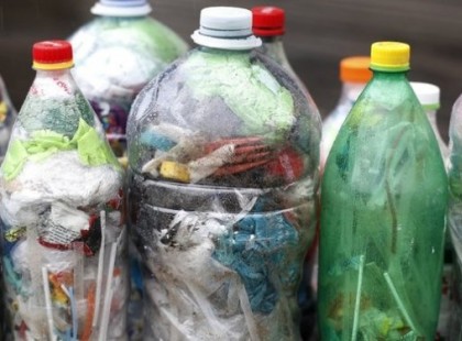 Le a kalappal Olaszország előtt! Betiltják az egyszer használatos műanyagokat