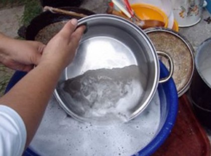 Még a nagymamám ősrégi serpenyője is úgy ragyog, mintha új lenne! Ez a legjobb szer!