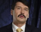 Ezt látni kell: Magyarország legnépszerűbb új generációs humoristája parodizálta Áder Jánost (+videó)