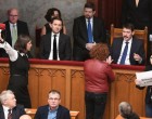 Világbotrány lett a rabszolgatörvényből: az összes jelentős külföldi lap írt a botrányos szavazásról