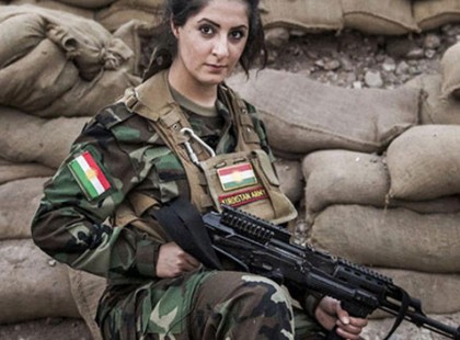 Ez a 23 éves egyetemista lány legalább 100 ISIS terroristával végzett! Nem néznéd ki belőle, igaz?