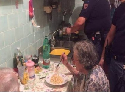 A szomszédok sírást és jajveszékelést hallottak egy idős pár otthonából. Amit a rendőrök találtak, attól megszakadt a szívünk