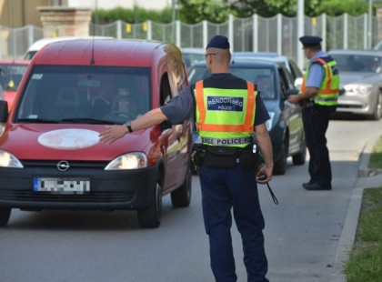 Óriási razzia indul a magyar utakon, bárkit megállíthatnak,mutatjuk meddig tart