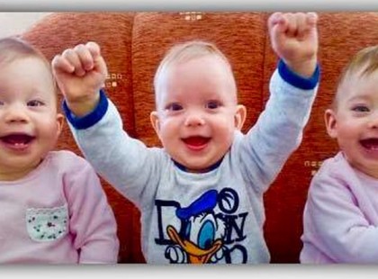 Így élnek most: éjjel-nappal dolgozik az apa a félárván maradt hajdúszoboszlói hármas ikrekért