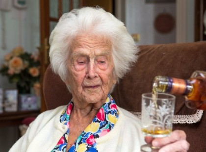 111 éves a néni!!Nem kérünk mást csupán annyit, olvasd el hosszú élete titkát!