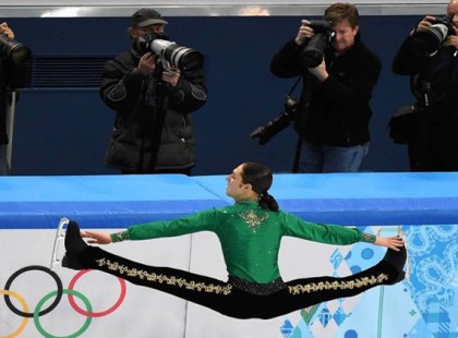 A műkorcsolyázó kiment a jégre, hogy bemutassa… az ír táncot! A közönség kitörő örömmel fogadta a produkciót!