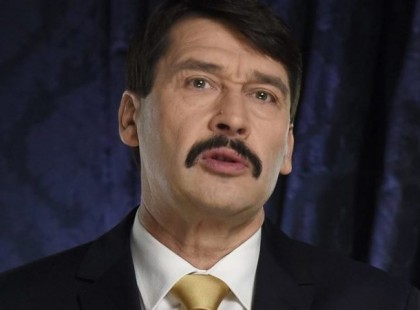 Ezt látni kell: Magyarország legnépszerűbb új generációs humoristája parodizálta Áder Jánost (+videó)