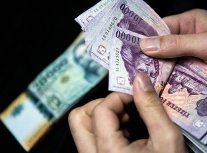 13. havi családi pótlék 2019-ben? Most kaptuk a hírt, mutatjuk mikor viszi a postás a családit!