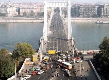 Ma ne induljon útnak Budapesten, lezárják az egész várost a tüntetők