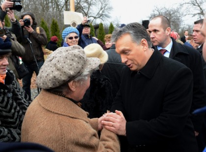 Vérlázító szemtelenség: Orbán Viktor nyugdíjasoktól kér pénzt, miközben 4 milliárdot költött az új irodájára. 