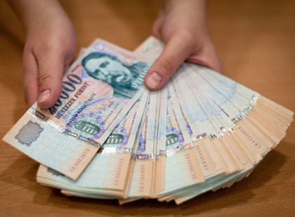 Családi ház felújítási pályázat 2019-ben magánszemélyeknek! Uniós ingyen pénztámogatás indult nyílászáró csere, padlófűtés, kazáncsere, fűtéskorszerűsítés, támogatására