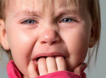 Év első csongrádi babáját világrahozó anya: hipóval öntötte le, fojtogatta és brutálisan megrugdosta nevelt lányát